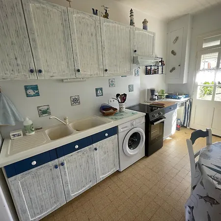 Maison De A 900m De La Avec Terrasses, Parking, Et Cuisine Equipee - Fr-1-22-367