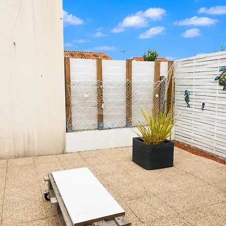 Maison De A 900m De La Avec Terrasses, Parking, Et Cuisine Equipee - Fr-1-22-367 *
