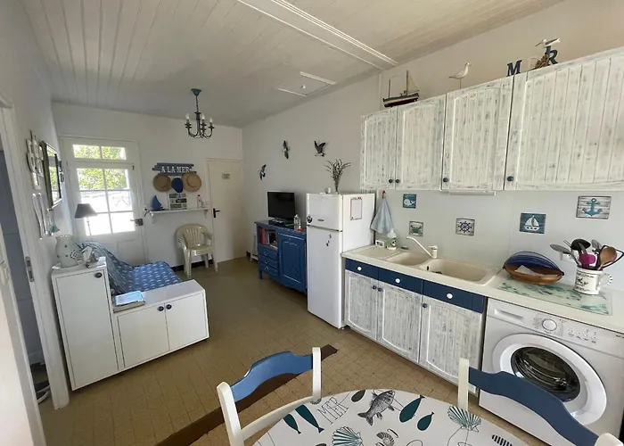 Maison De A 900m De La Avec Terrasses, Parking, Et Cuisine Equipee - Fr-1-22-367 *