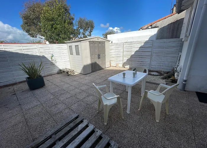 Maison De A 900m De La Avec Terrasses, Parking, Et Cuisine Equipee - Fr-1-22-367